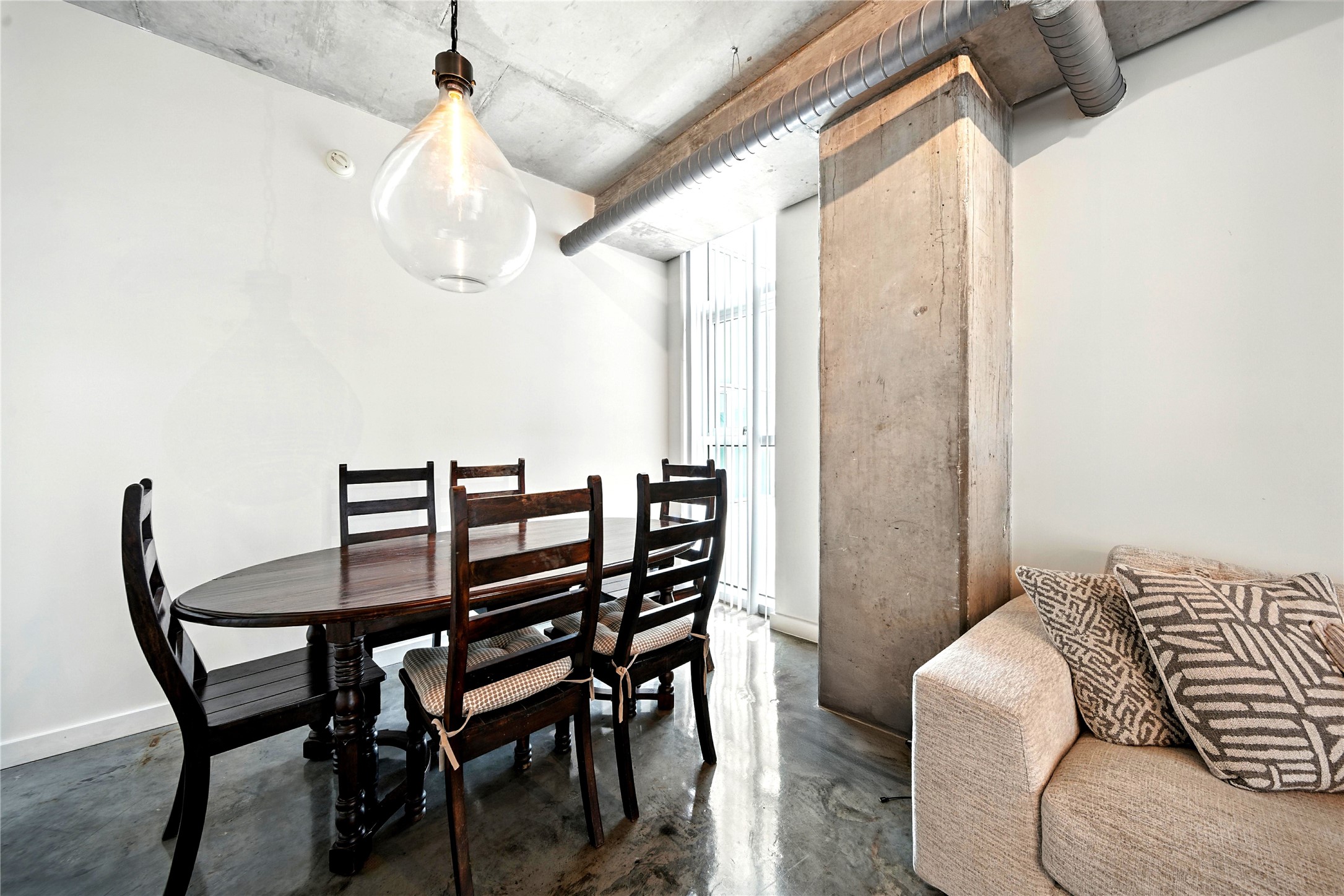 2000 Bagby Street, Unit 5423 Houston, TX 77002 - Photo 8 of 26 a view of a dining room with furniture and a chandelier