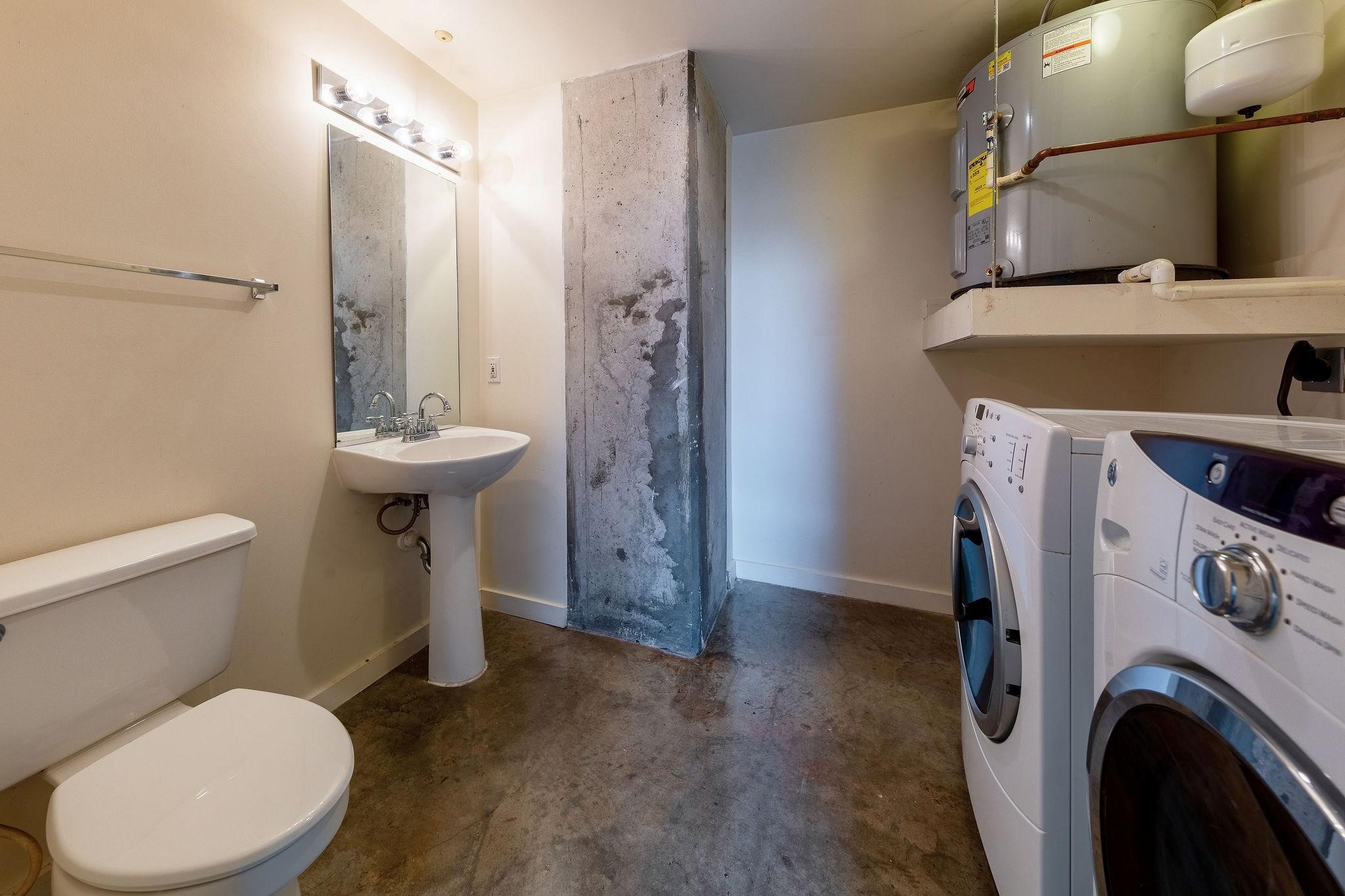 2000 Bagby Street, Unit 5423 Houston, TX 77002 - Photo 9 of 26 a bathroom with a sink a toilet and shower