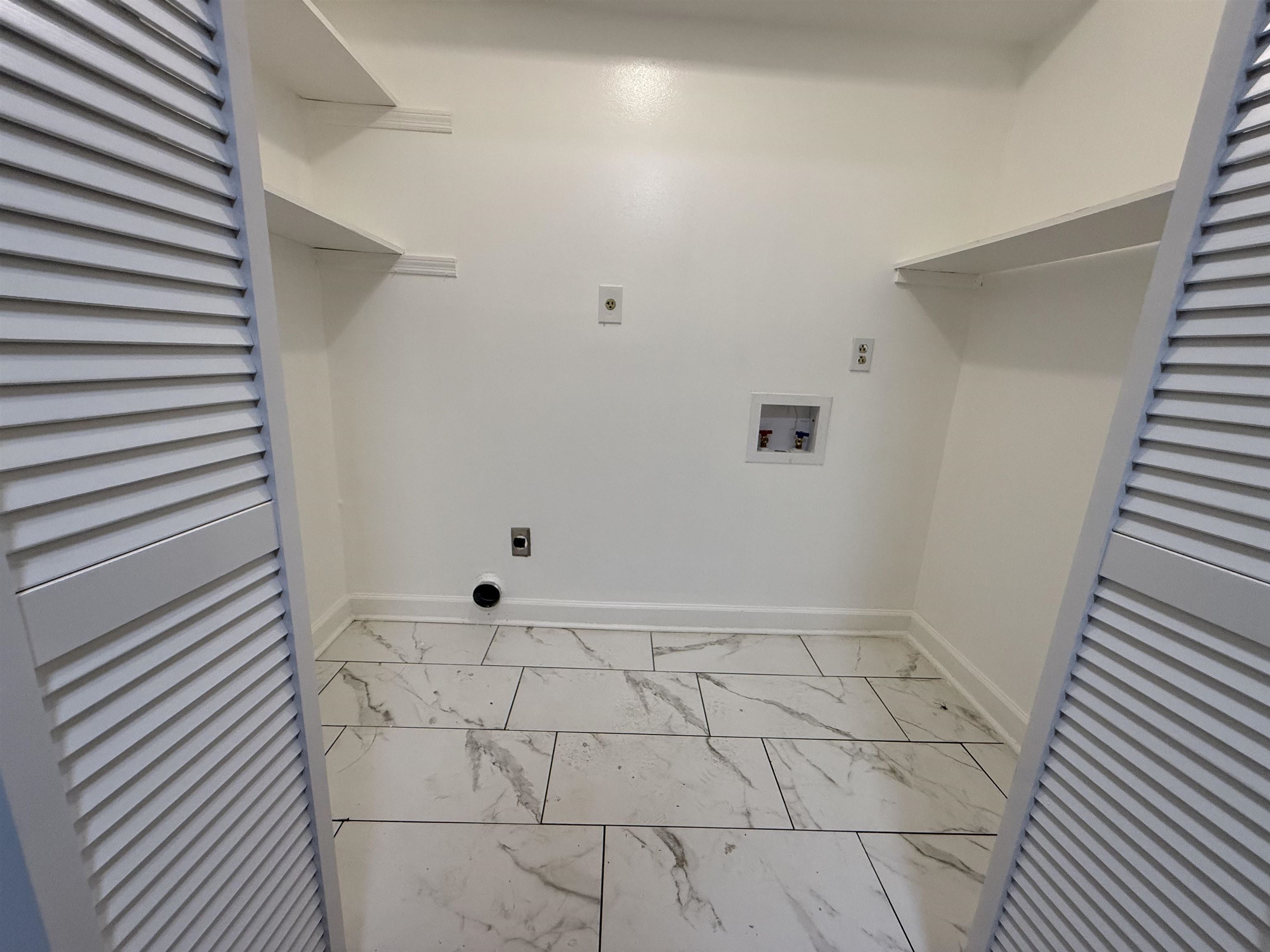 1232 South White Station Road Memphis, TN 38117 - Photo 14 of 21 a view of an empty room