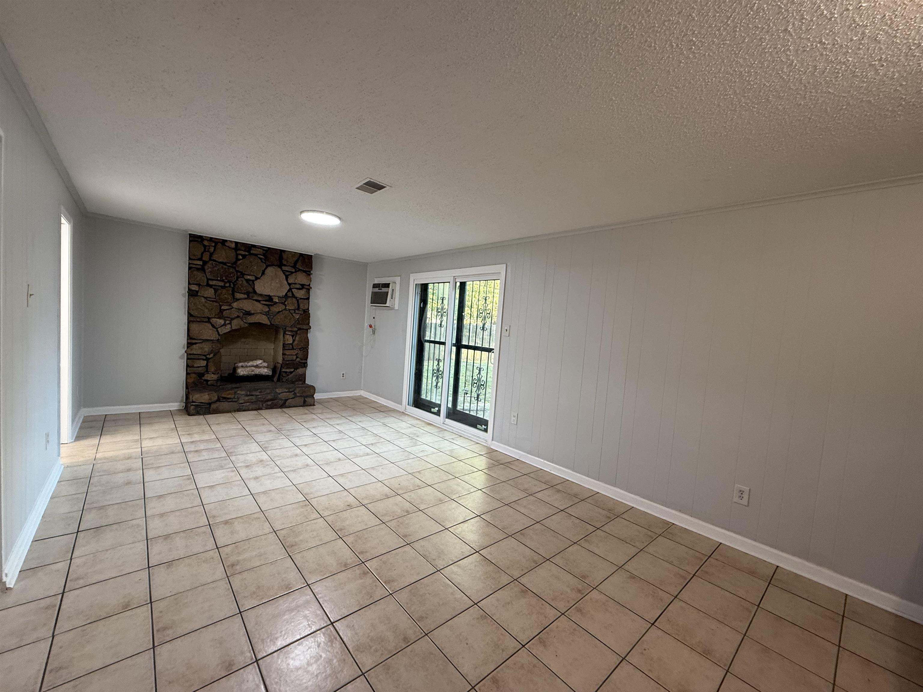 1232 South White Station Road Memphis, TN 38117 - Photo 17 of 21 a view of an empty room and window