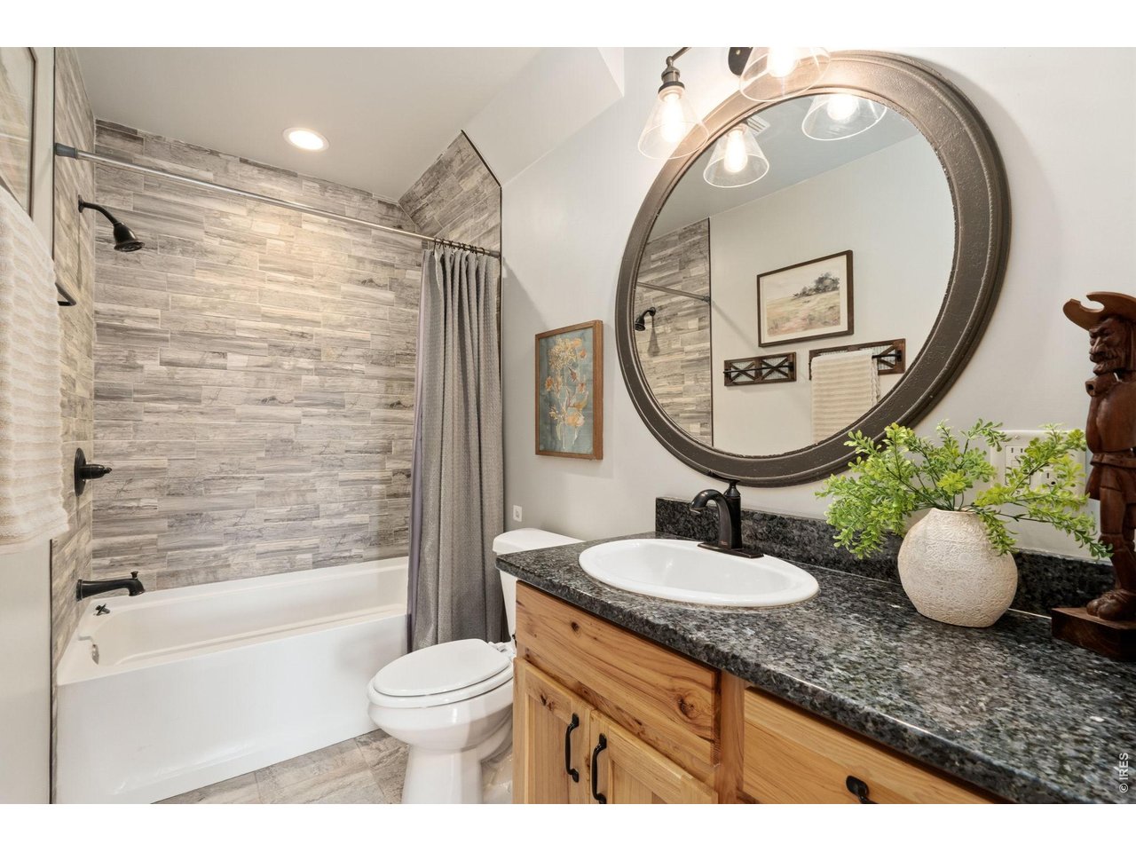 3086 Davis Ranch Road Bellvue, CO 80512 - Photo 17 of 33 Updated full bathroom