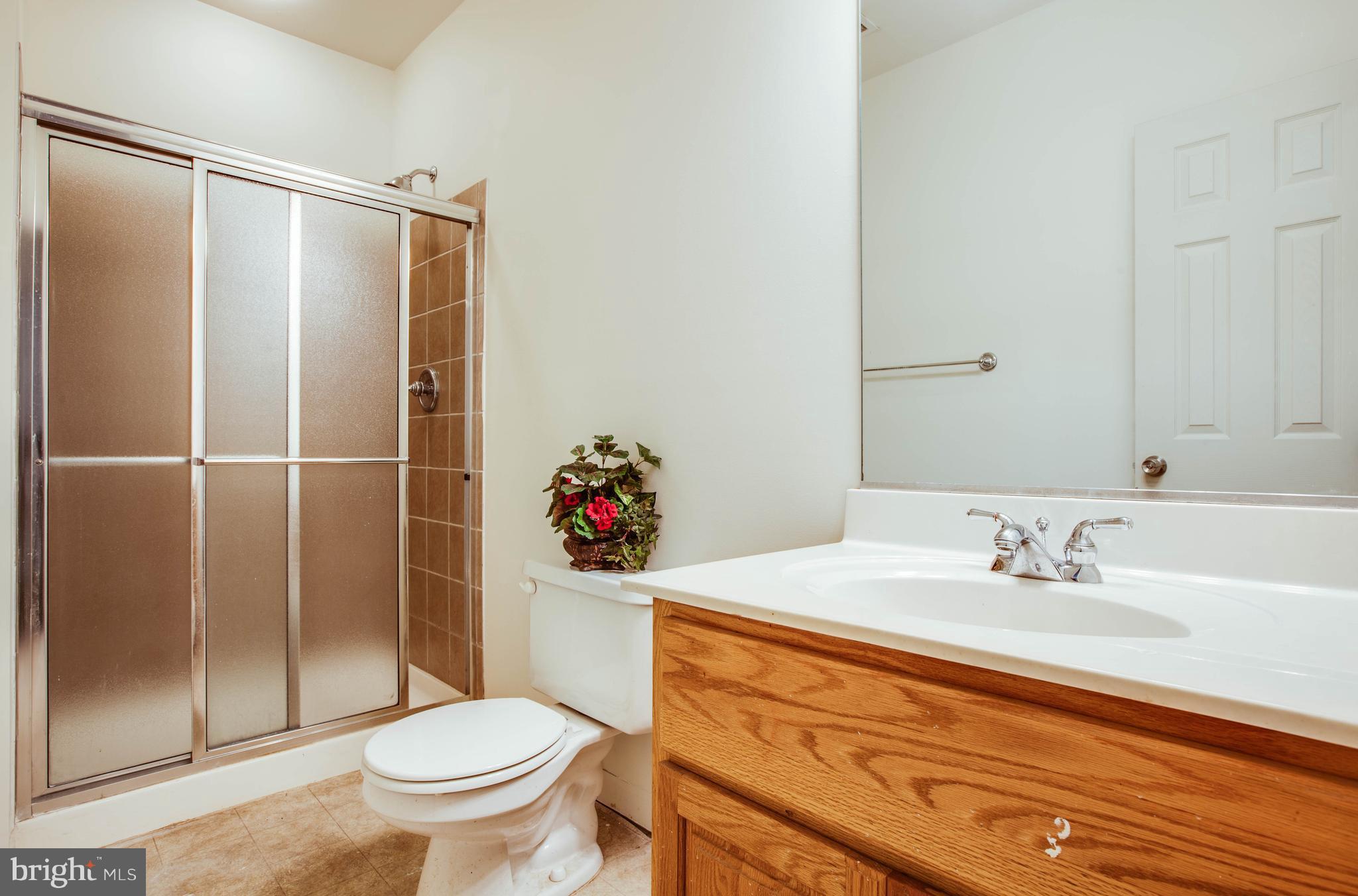 3851 Graham Park Road Triangle, VA 22172 - Photo 14 of 20 Bath