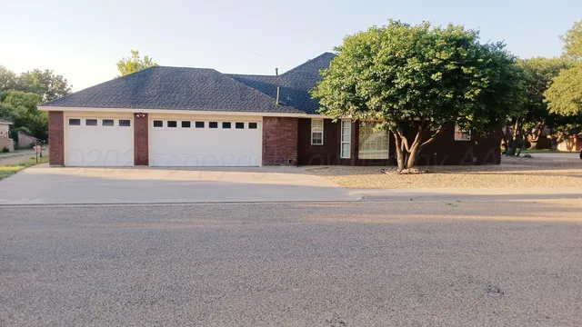 $399,999 | 301 Robin Road, Dumas, TX 79029