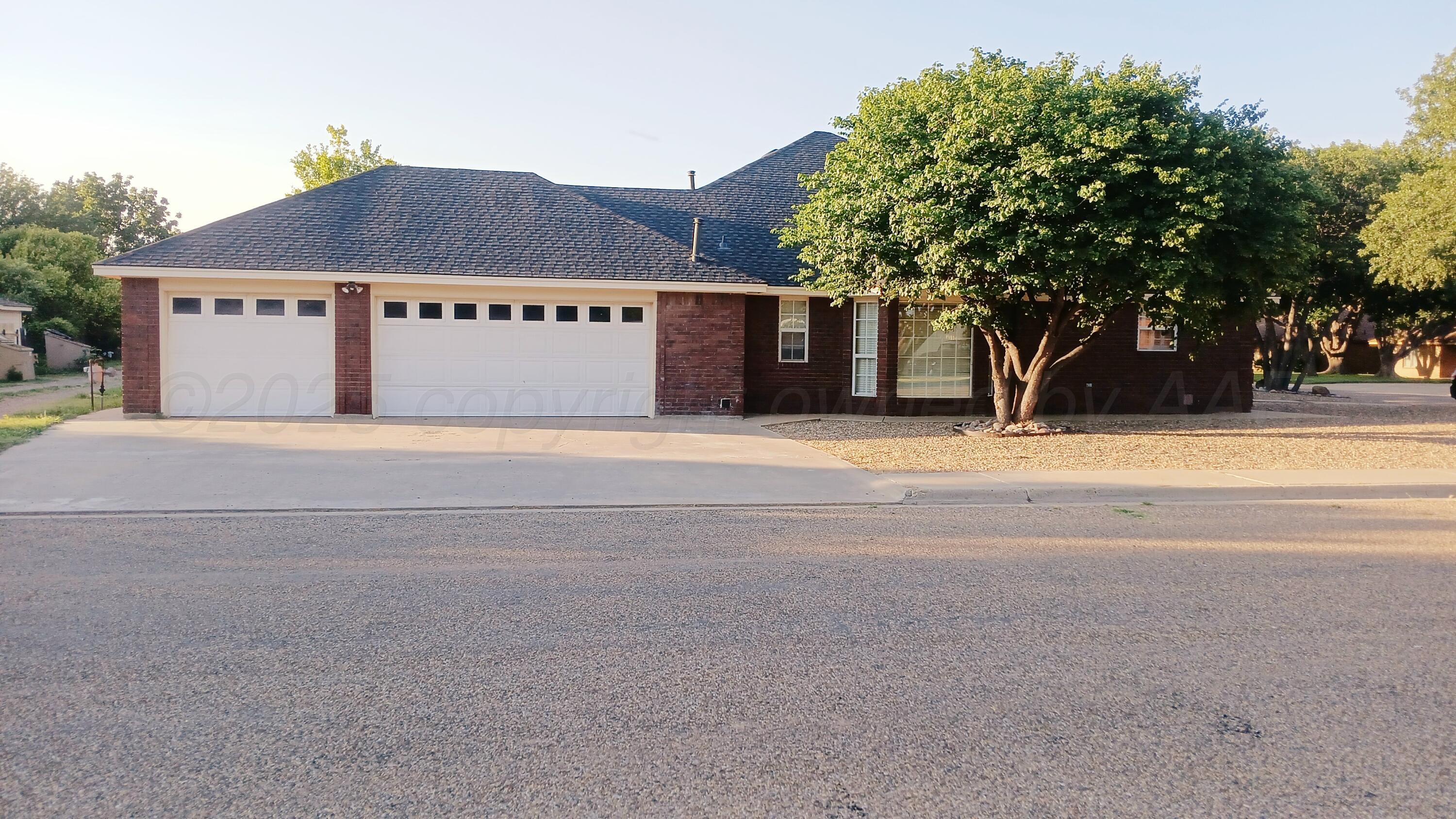 301 Robin Road Dumas, TX 79029 - Photo 2 of 14 1000034076