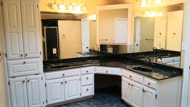 $399,999 | 301 Robin Road, Dumas, TX 79029