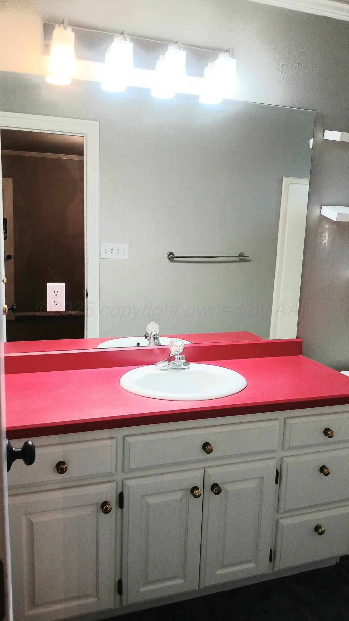 301 Robin Road Dumas, TX 79029 - Photo 10 of 14 1000034047