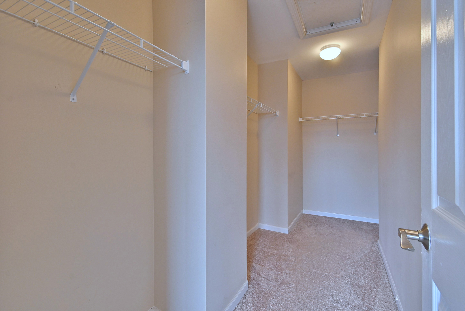 233 Pawtucket Avenue Elgin, IL 60124 - Photo 27 of 49 a view of a hallway