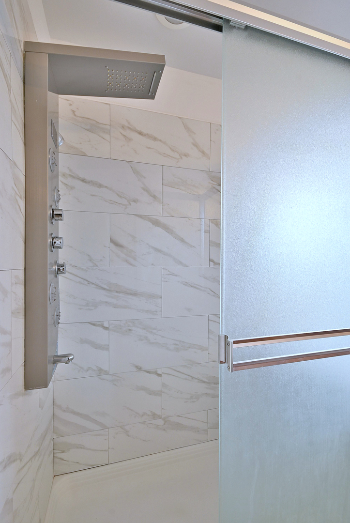 233 Pawtucket Avenue Elgin, IL 60124 - Photo 30 of 49 a bathroom with a shower