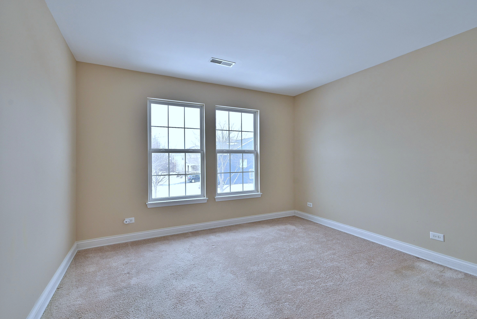 233 Pawtucket Avenue Elgin, IL 60124 - Photo 34 of 49 an empty room with a window