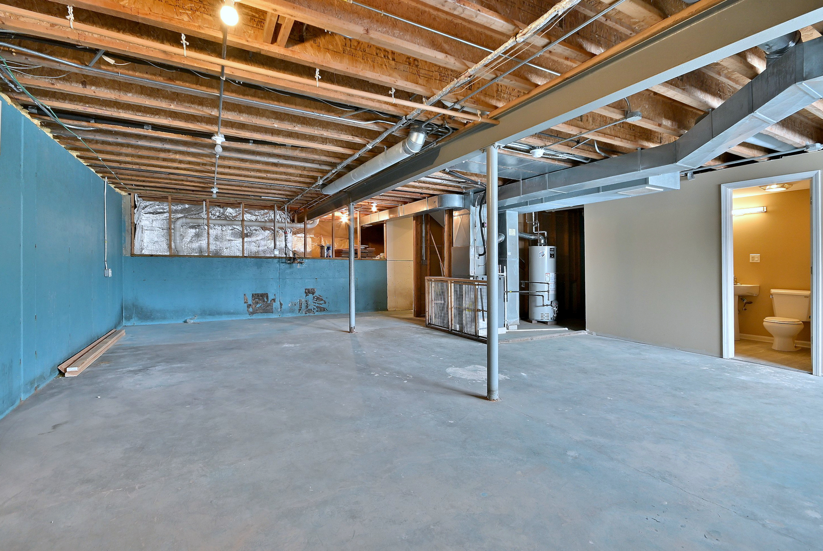 233 Pawtucket Avenue Elgin, IL 60124 - Photo 38 of 49 a view of room with wooden roof