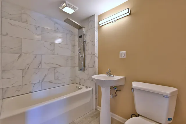 $450,000 | 233 Pawtucket Avenue, Elgin, IL 60124