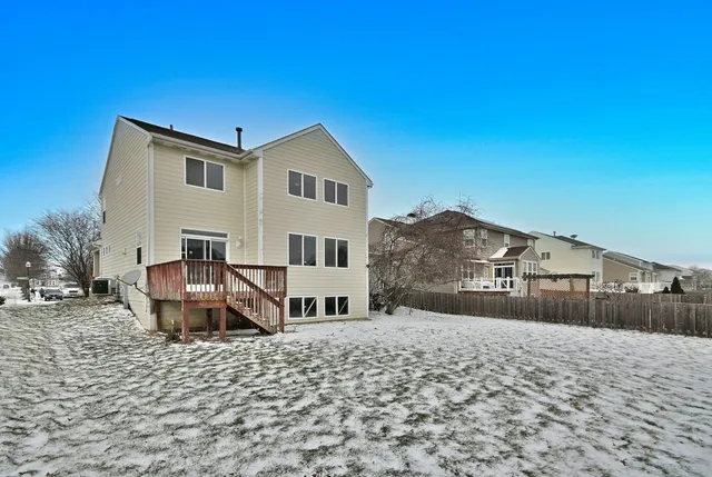 $450,000 | 233 Pawtucket Avenue, Elgin, IL 60124