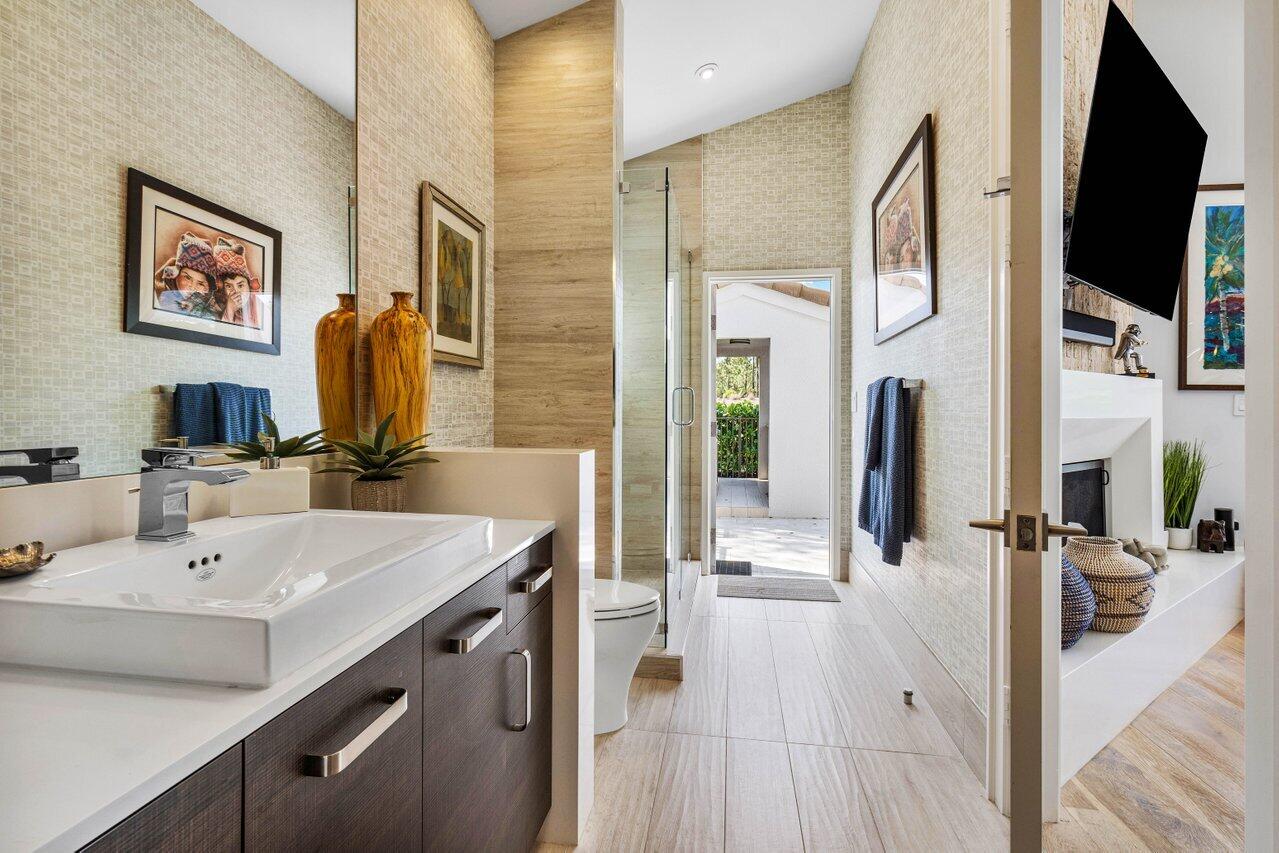 4693 Bocaire Boulevard Boca Raton, FL 33487 - Photo 20 of 57 Cabana bath