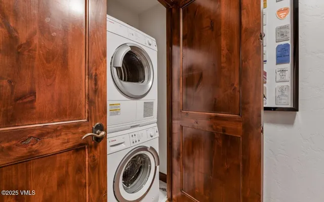 a close up view of a washer and dryer