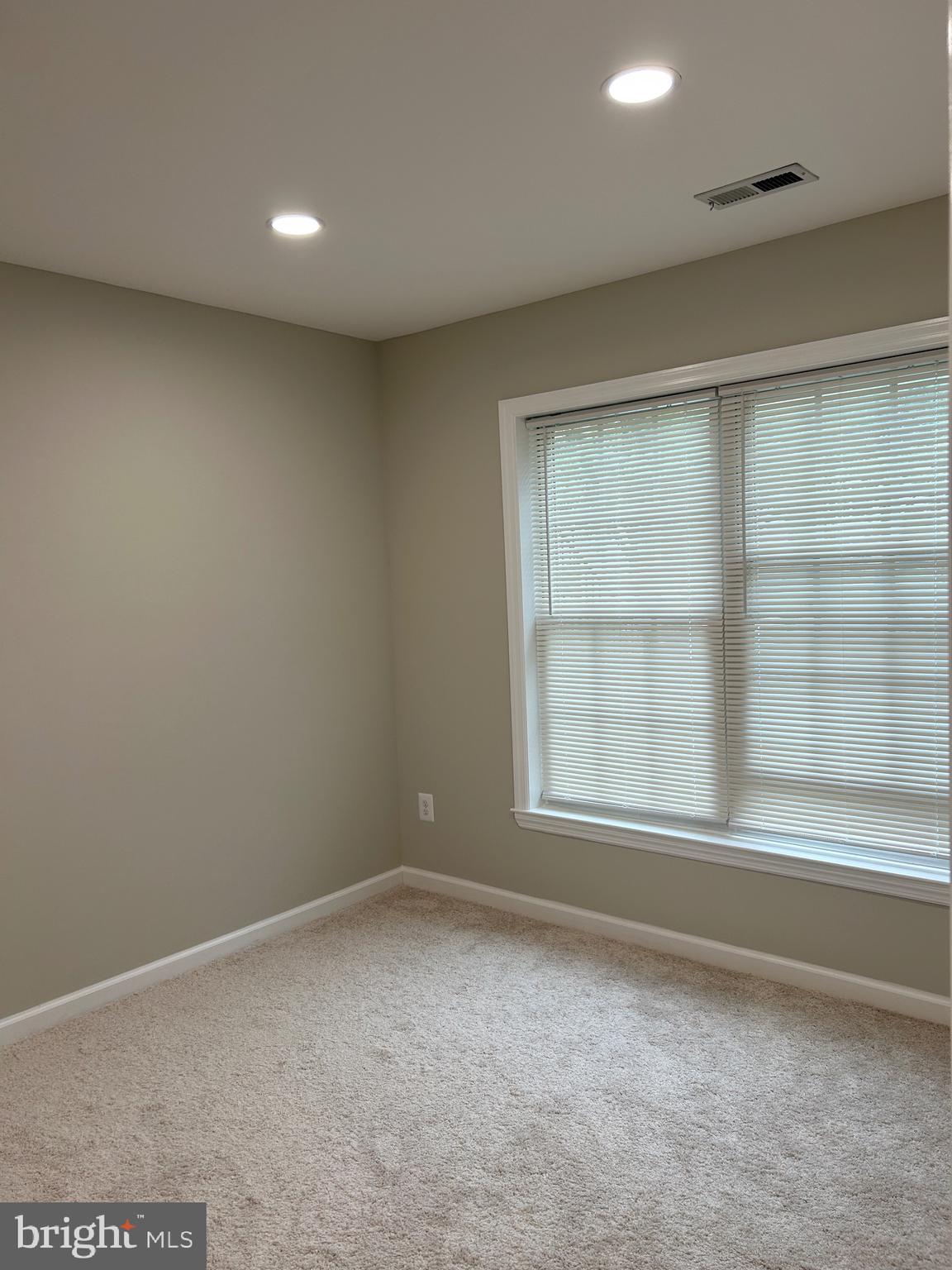 43455 Katling Square Chantilly, VA 20152 - Photo 4 of 12 an empty room with a window