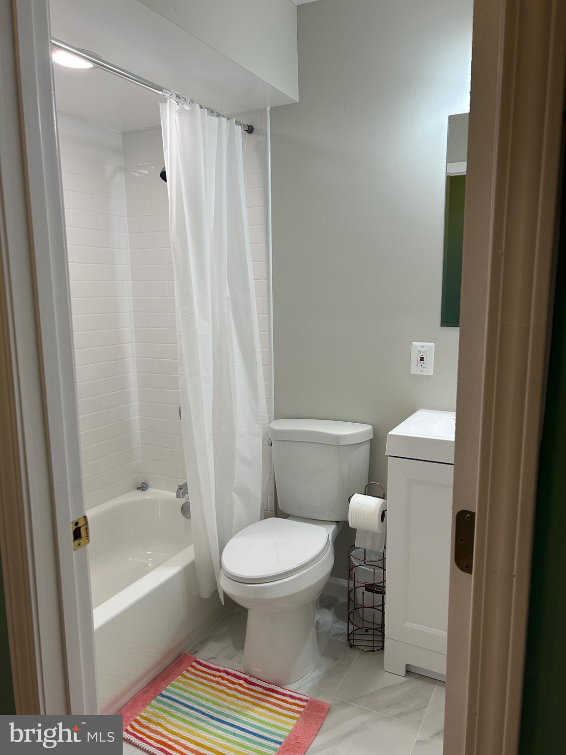 43455 Katling Square Chantilly, VA 20152 - Photo 7 of 12 a white toilet sitting next to a bathtub