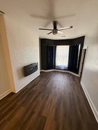 $2,000 | 6833 South Calumet Avenue, Unit 2, Chicago, IL 60637