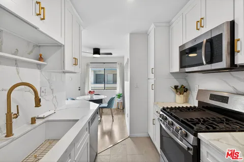 $669,000 | 9313 National Boulevard, Unit 204, Los Angeles, CA 90034