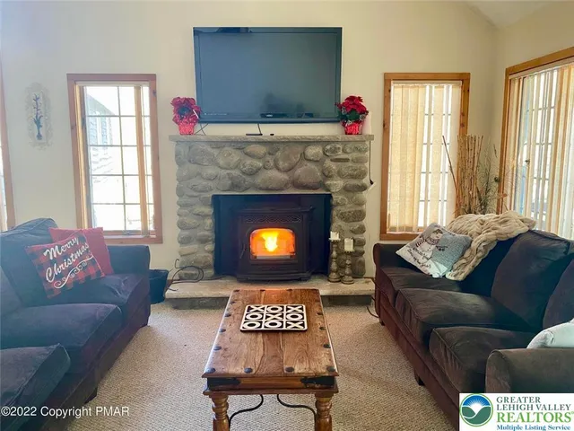 $475,000 | 50 Aspenwall Road, Lake Harmony, PA 18624