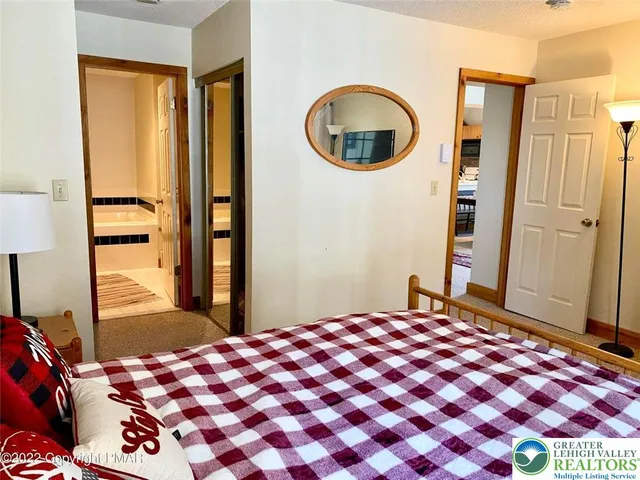 $475,000 | 50 Aspenwall Road, Lake Harmony, PA 18624