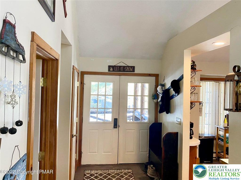 50 Aspenwall Road Lake Harmony, PA 18624 - Photo 3 of 28