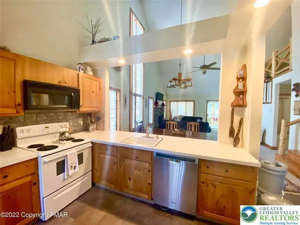 $475,000 | 50 Aspenwall Road, Lake Harmony, PA 18624