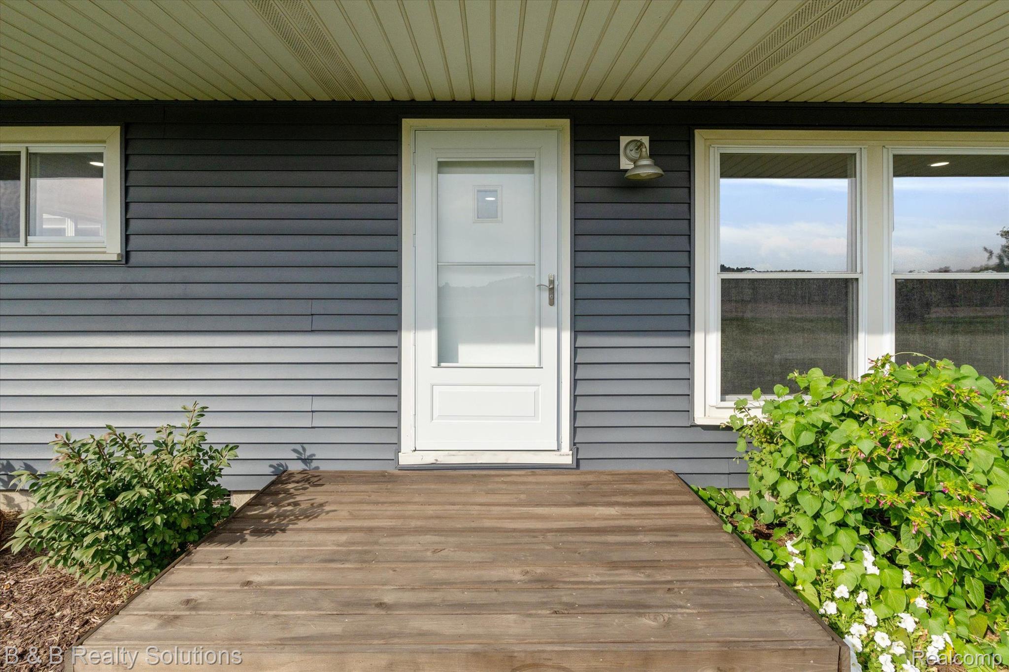 1661 East Burnside Road North Branch, MI 48461 - Photo 5 of 37 Gallery Image 5