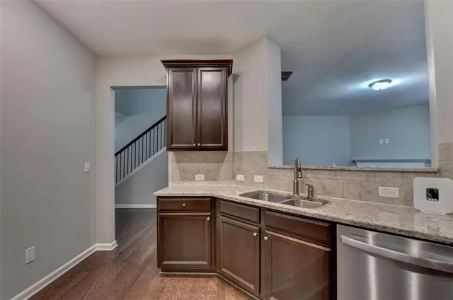 $2,550 | 7325 Heritage Oak Court, Alpharetta, GA 30004