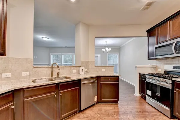 $2,550 | 7325 Heritage Oak Court, Alpharetta, GA 30004