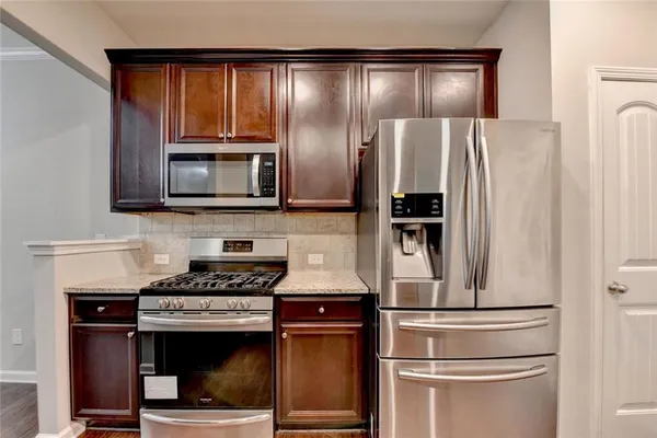 $2,550 | 7325 Heritage Oak Court, Alpharetta, GA 30004