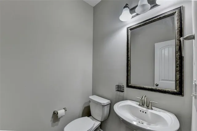 $2,550 | 7325 Heritage Oak Court, Alpharetta, GA 30004