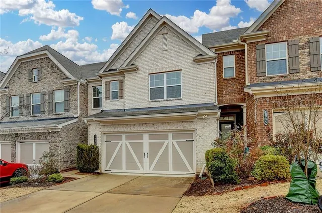 $2,550 | 7325 Heritage Oak Court, Alpharetta, GA 30004