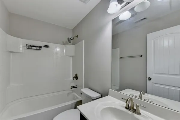 $2,550 | 7325 Heritage Oak Court, Alpharetta, GA 30004