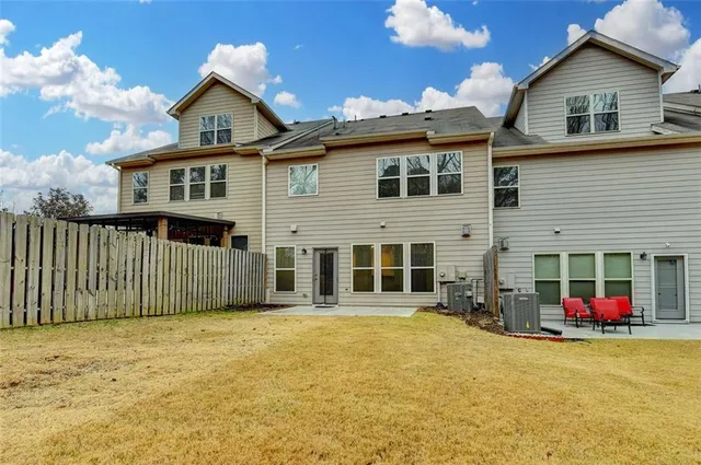 $2,550 | 7325 Heritage Oak Court, Alpharetta, GA 30004