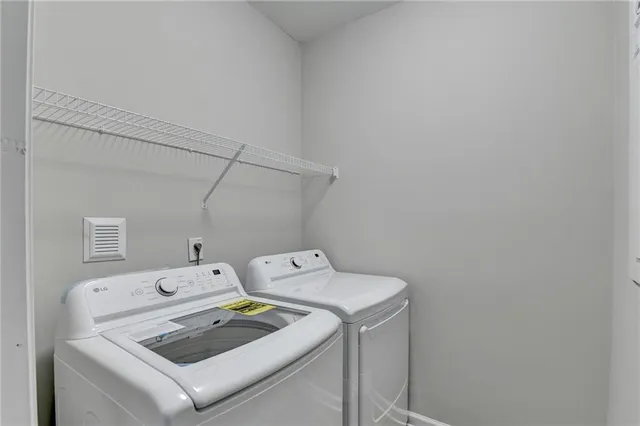 $2,550 | 7325 Heritage Oak Court, Alpharetta, GA 30004