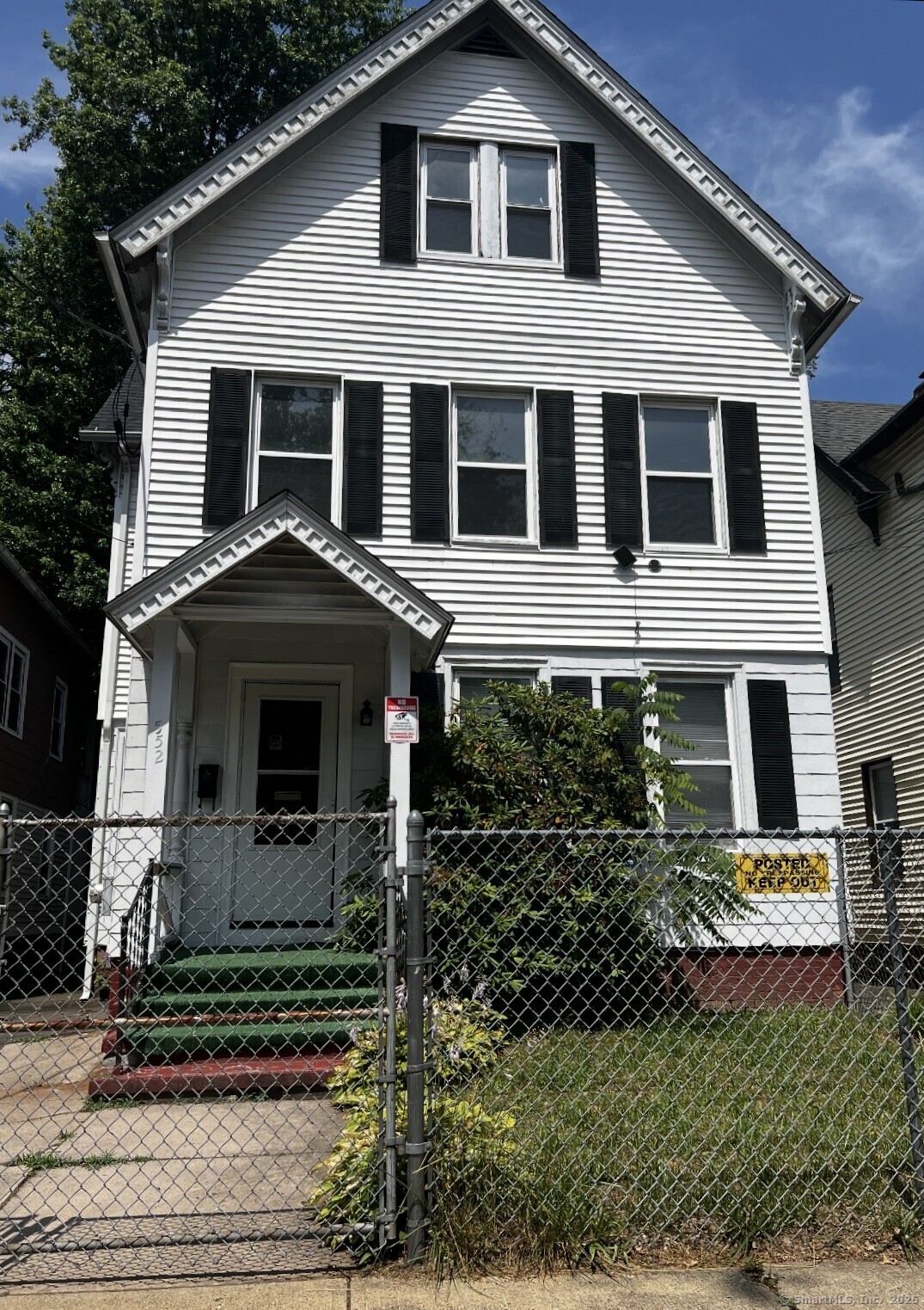 552 Winthrop Avenue New Haven, CT 06511 - Photo 1 of 12 a front view of a house with garage