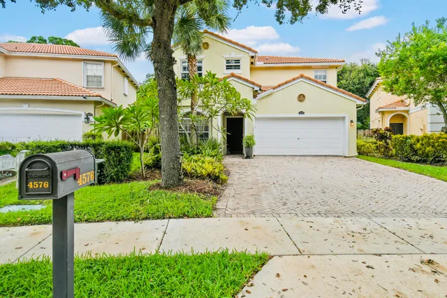 $670,000 | 4576 Thornwood Circle, Palm Beach Gardens, FL 33418