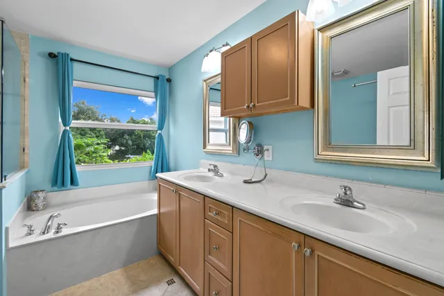 $670,000 | 4576 Thornwood Circle, Palm Beach Gardens, FL 33418