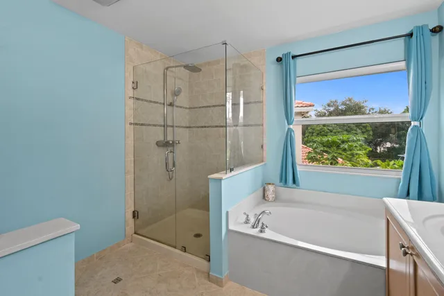 $670,000 | 4576 Thornwood Circle, Palm Beach Gardens, FL 33418