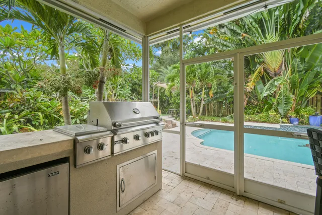 $670,000 | 4576 Thornwood Circle, Palm Beach Gardens, FL 33418