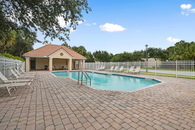 $670,000 | 4576 Thornwood Circle, Palm Beach Gardens, FL 33418