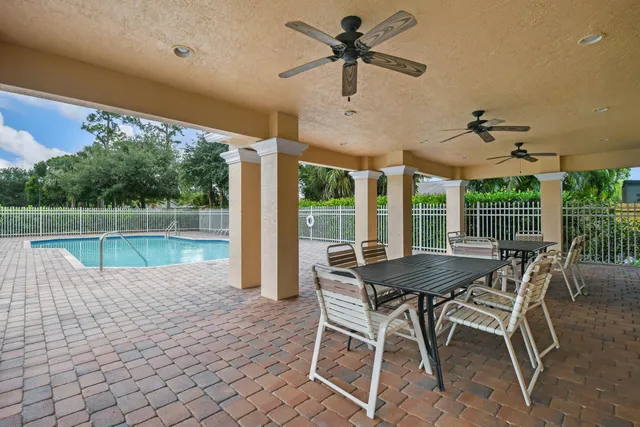 $670,000 | 4576 Thornwood Circle, Palm Beach Gardens, FL 33418