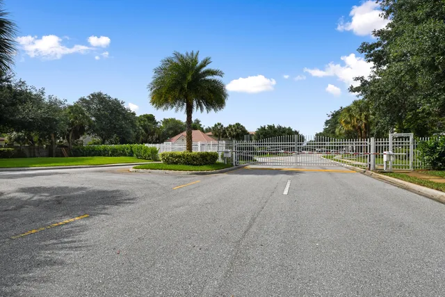 $670,000 | 4576 Thornwood Circle, Palm Beach Gardens, FL 33418
