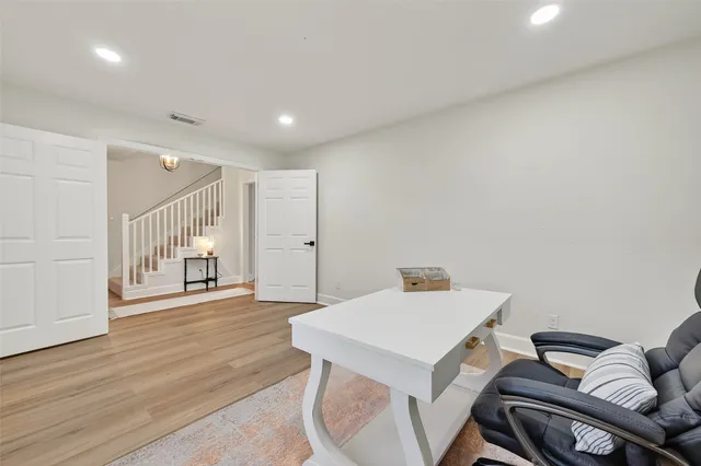 a view of a livingroom with furniture