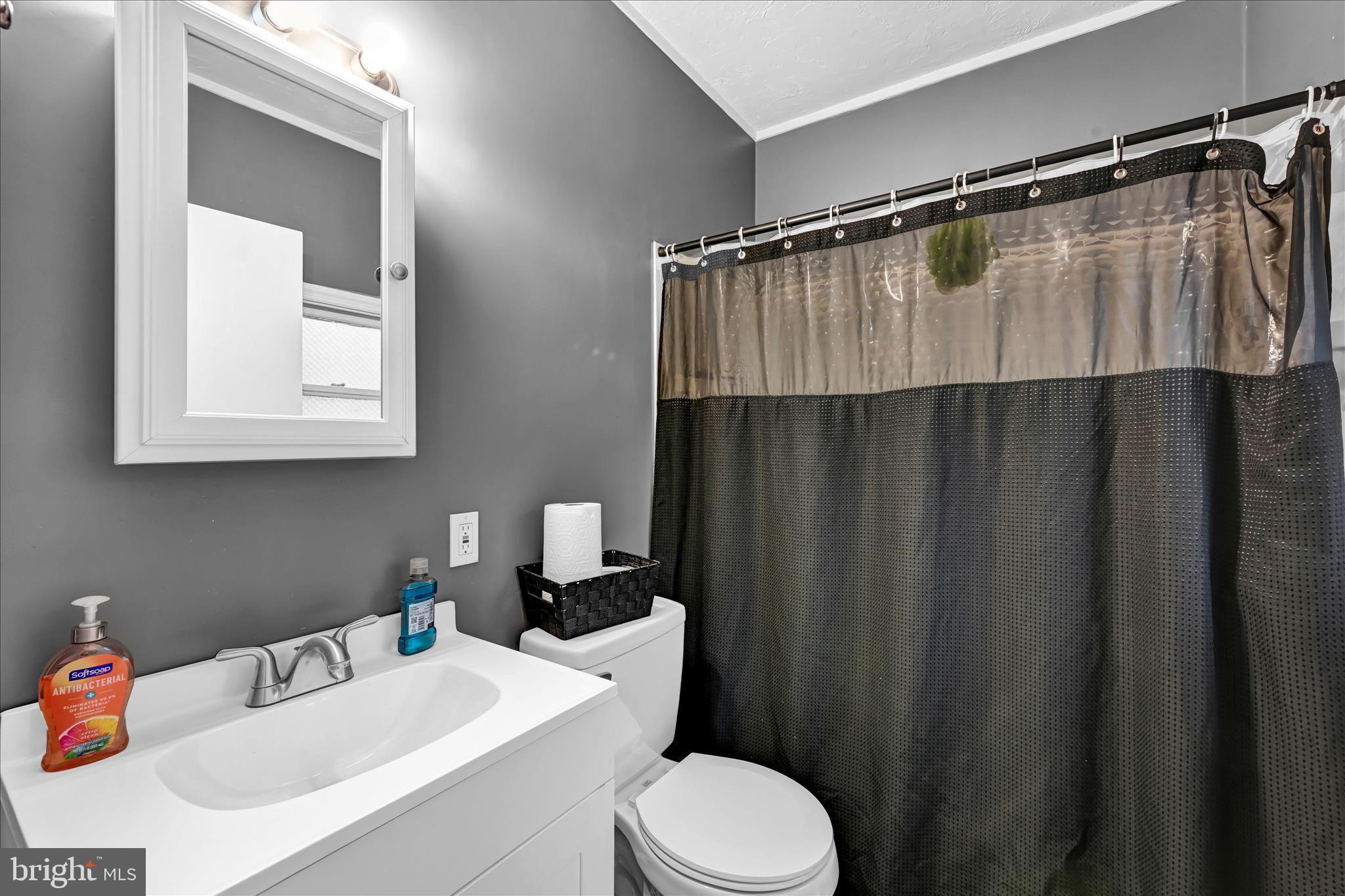 539 Linden Avenue York, PA 17404 - Photo 25 of 51 Apartment 1 - Bathroom