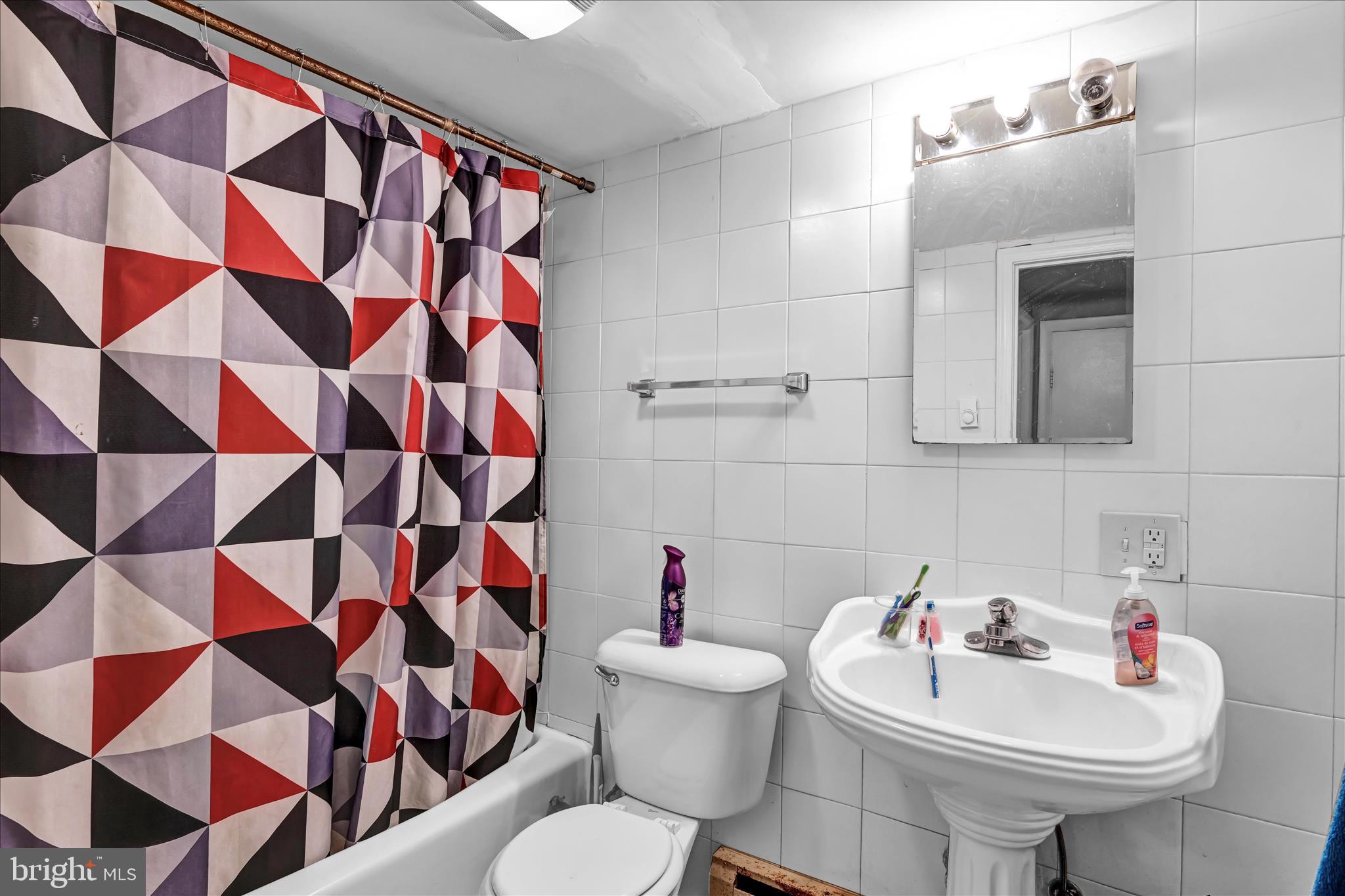 539 Linden Avenue York, PA 17404 - Photo 51 of 51 Apartment 6 - Bathroom