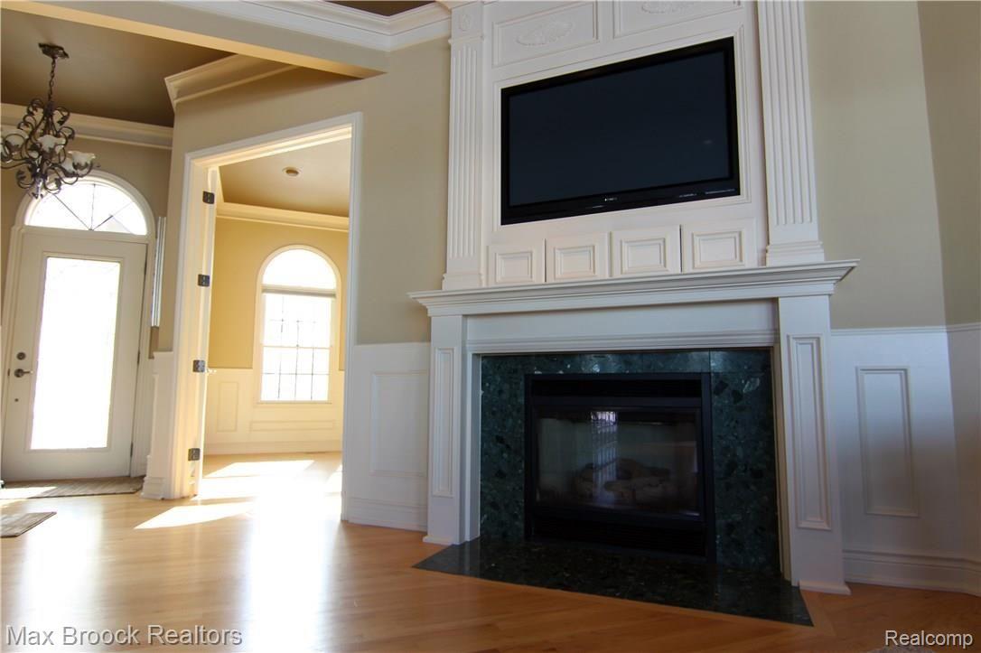 7060 Hatchery Road Waterford, MI 48327 - Photo 8 of 39 Fireplace.jpg