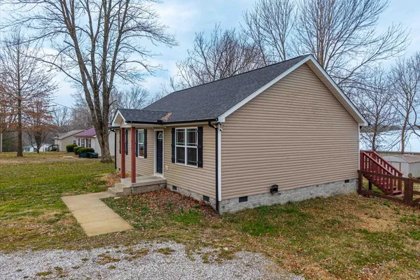 a view of a house with a yard