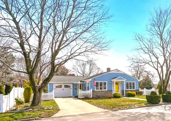 $475,000 | 4 Meadowcrest Drive, Cumberland, RI 02864