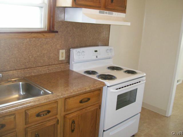 4788 Chapmans Road Allentown, PA 18104 - Photo 6 of 8